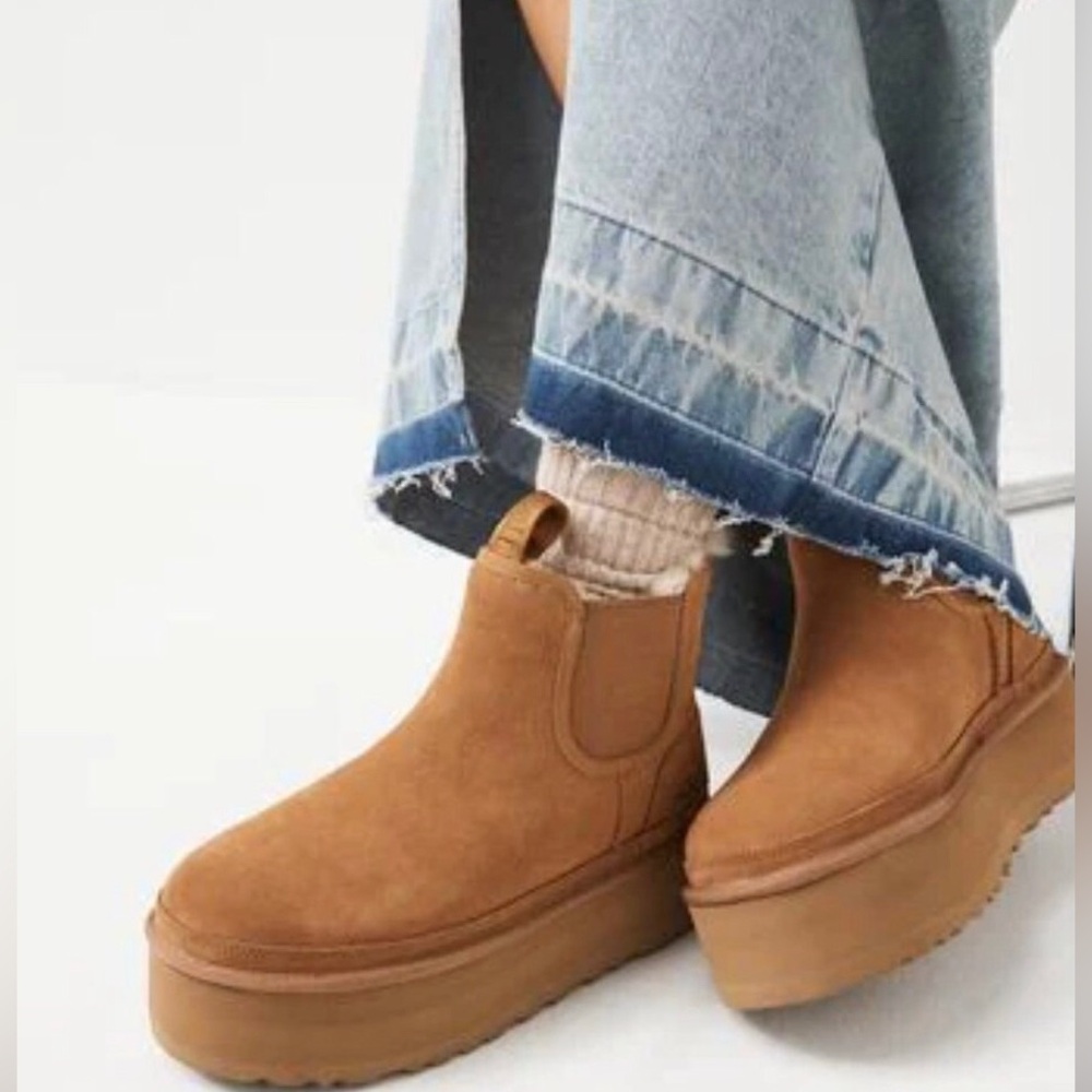 🔴SOLD Ugg Neumel Platform Chelsea Boots Chestnut Suede Shearling Sheepskin - Picture 3 of 15